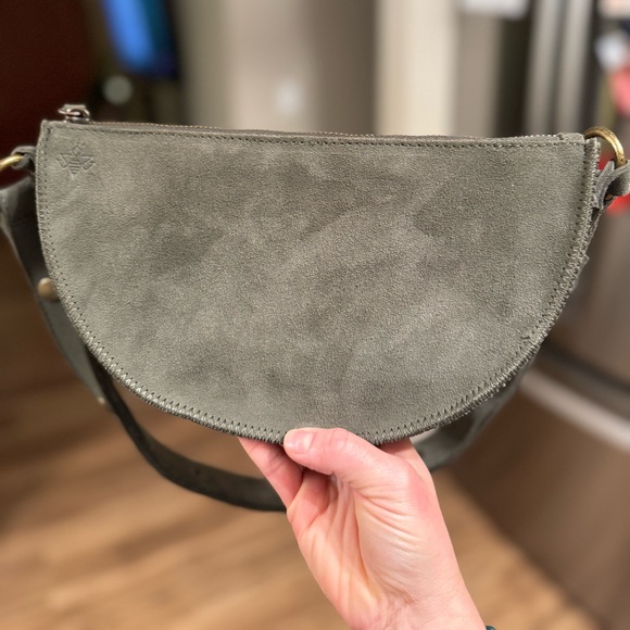 Lyons Leather Co. Moss Bee - Picture 2 of 6